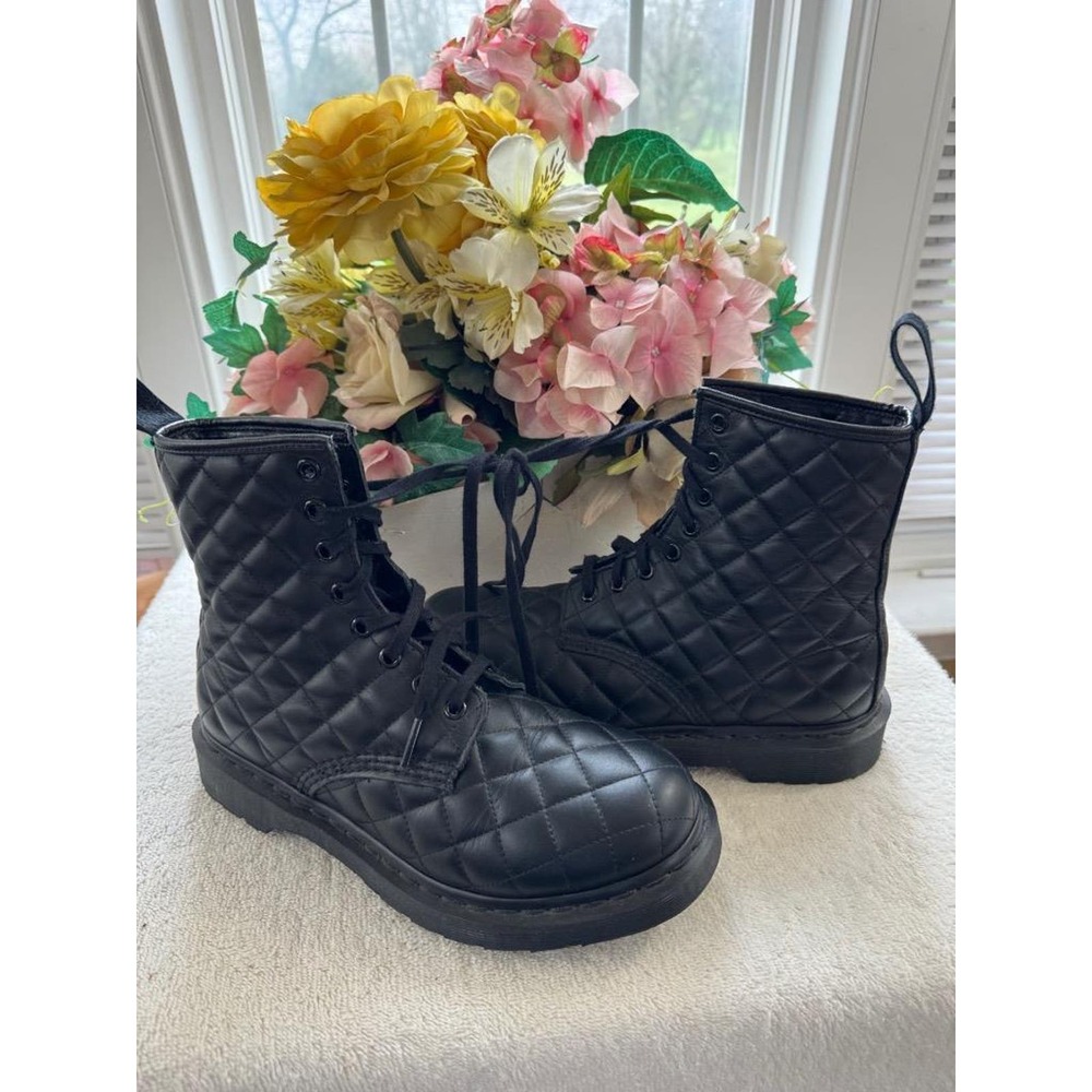 Dr. Martens Coralie quilted black combat boot 8 EXCELLEN(BOT1500